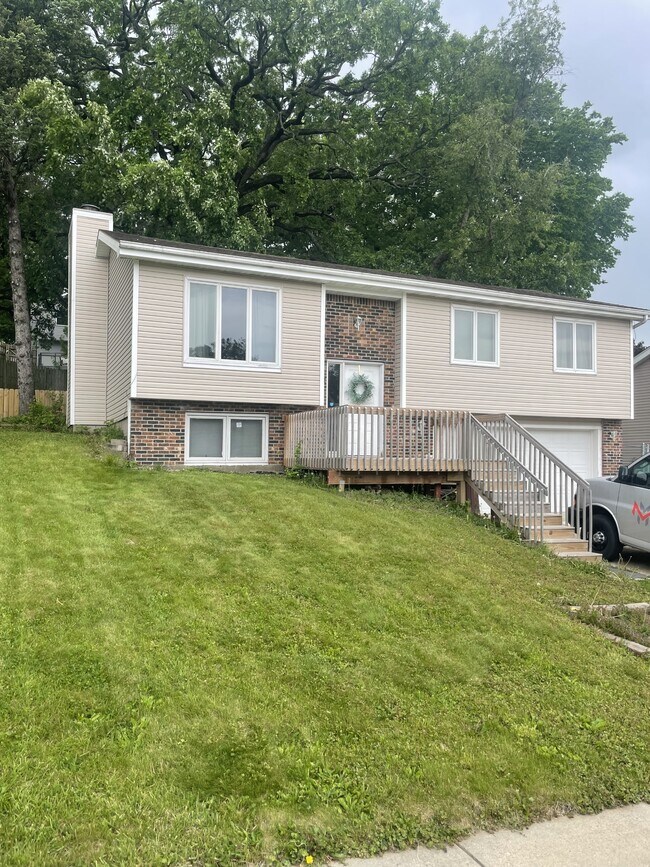Building Photo - 817 SE Hackley Ave