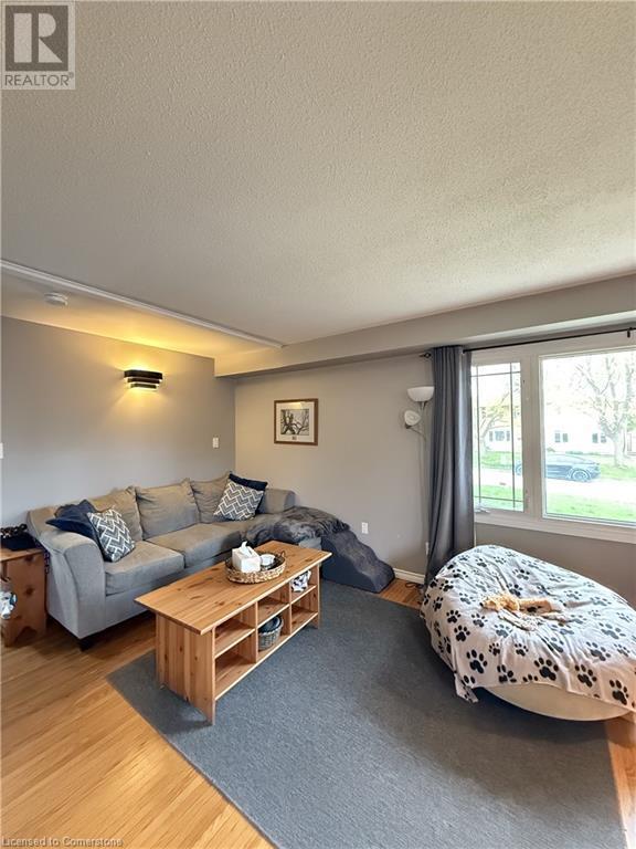 Photo du bâtiment - 1006 Nesbitt Crescent