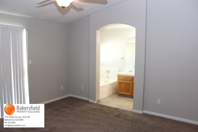 Building Photo - 6303 Redinger St