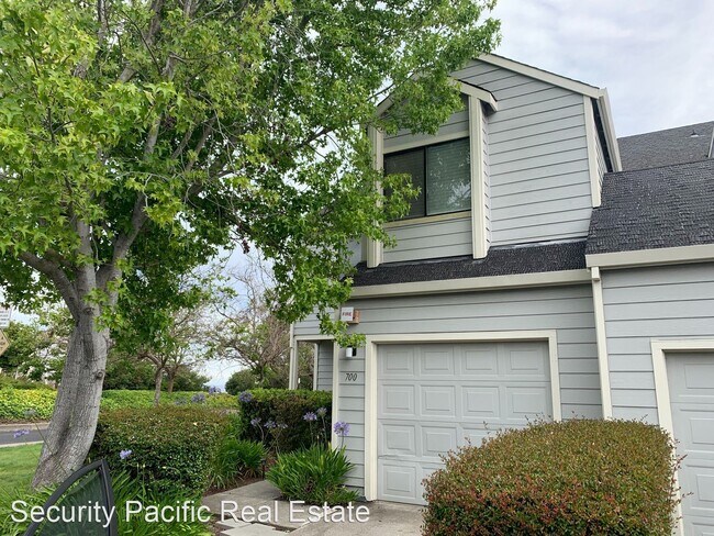 Building Photo - 3 br, 2.5 bath House - 700 Live Oak Lane