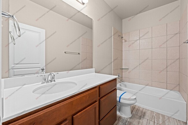 Foto del edificio - 5620 Blackstone Dr