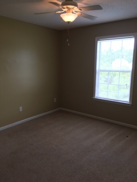 Building Photo - 2709 Pineview Drive*