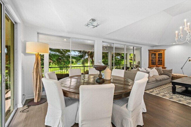 Foto del edificio - 11823 Pebblewood Dr
