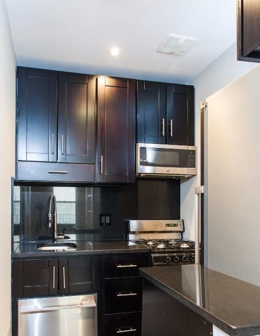 Foto del edificio - 562 Hudson St