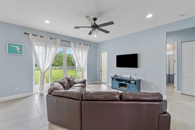 Building Photo - 15510 Goldfinch Circle, Westlake, FL 33470