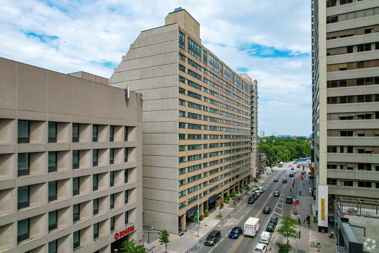 The Three Sixty Apartments 360370 Bloor St E Toronto, ON