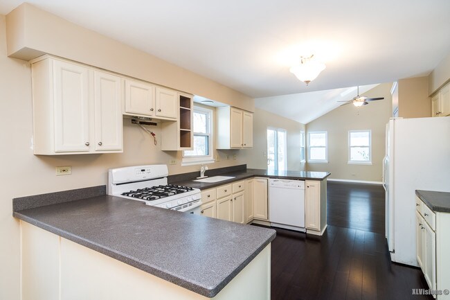 Building Photo - 2262 Cheshire Dr