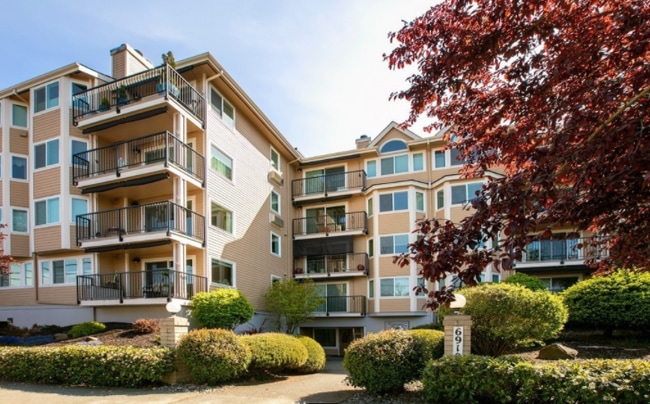 Building Photo - 6910 California Ave SW