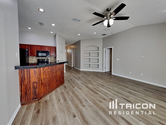 Foto del edificio - 378 Whisper Ridge Dr