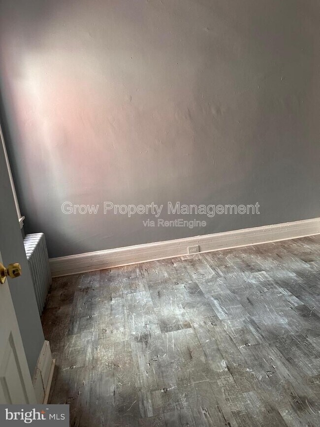 Foto del edificio - 2343 N Woodstock St