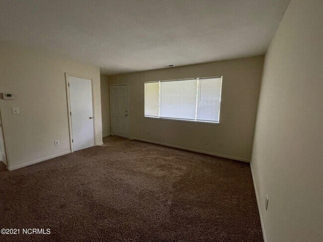 Building Photo - 506 Myna Dr