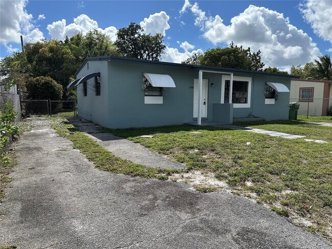 Foto del edificio - 1306 NW 11th Pl