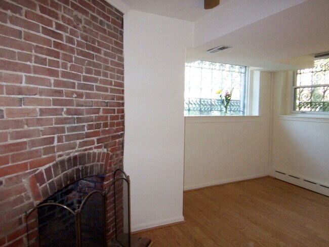 Building Photo - 1752 17th St NW