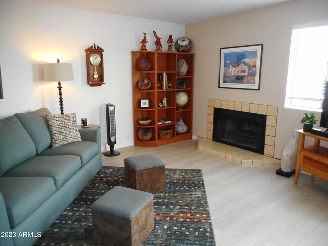 Foto del edificio - 9270 E Mission Ln