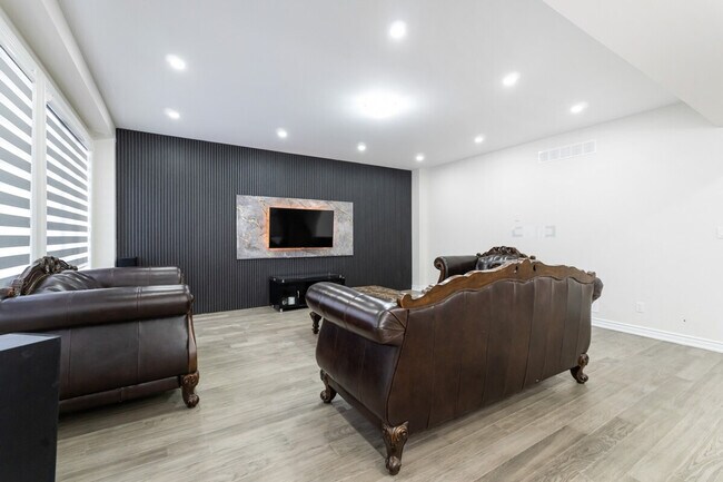 Building Photo - 8093 Brookside Dr