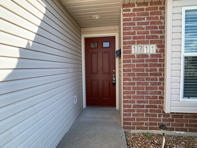 Foto del edificio - Freshly Updated, One Level Ranch, No Steps...
