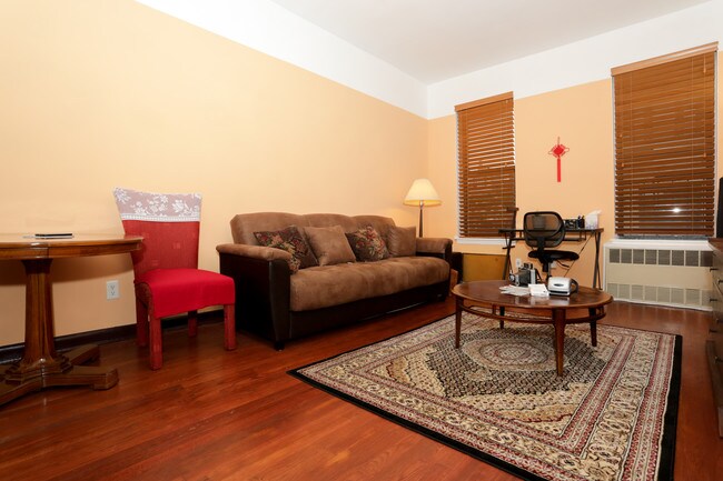 Foto del edificio - 415 E 82nd St