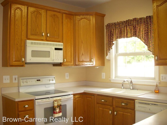 Building Photo - 6 Oakfield Dr