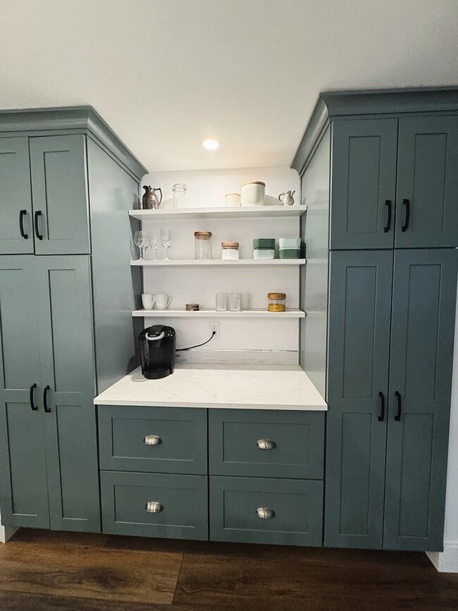 Building Photo - 30 Knoll Top Rd