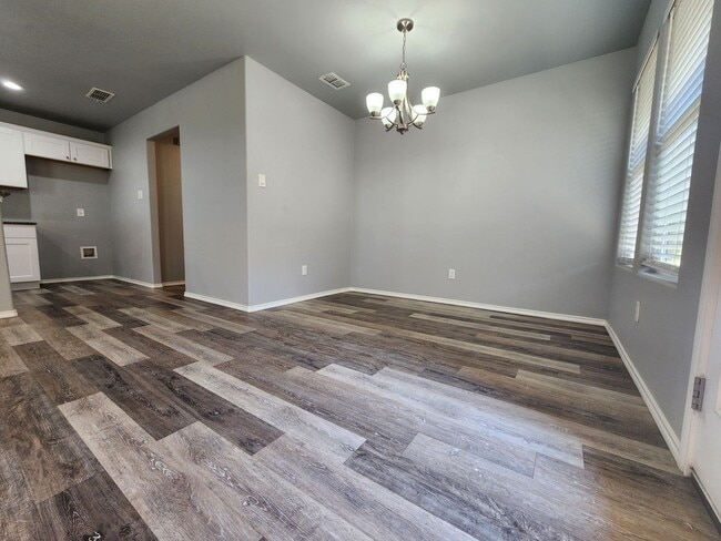 Building Photo - Adorable, Remodeled 3/2 in Frenship District!