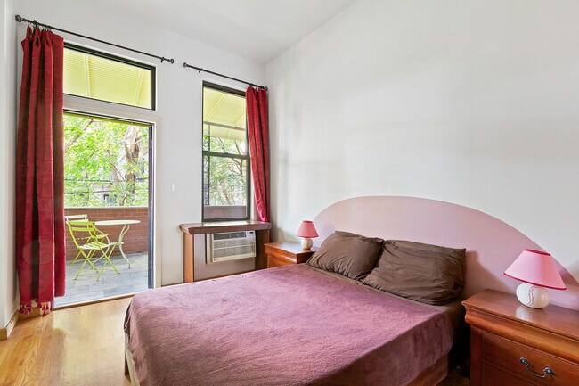 Foto del edificio - 1068 Halsey St