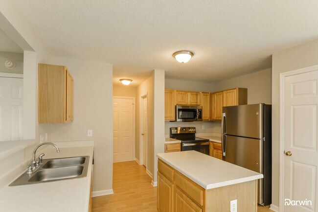 Building Photo - 3605 Thornwood Dr