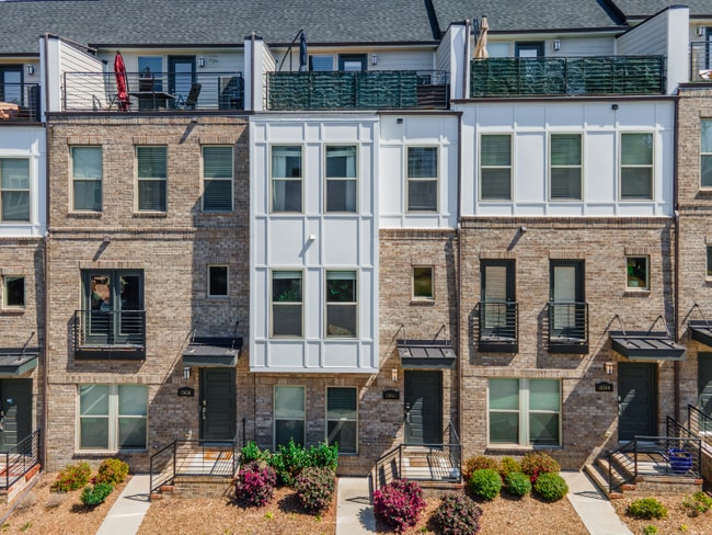 Building Photo - 15040 New Amsterdam Ln