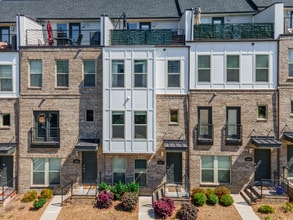 Building Photo - 15040 New Amsterdam Ln