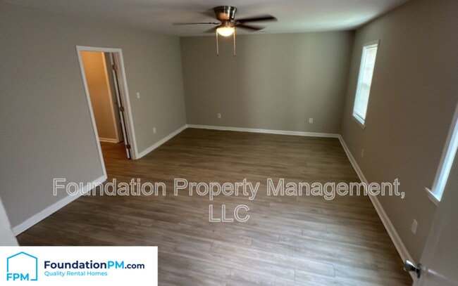 Foto del edificio - 418 McFarland Dr