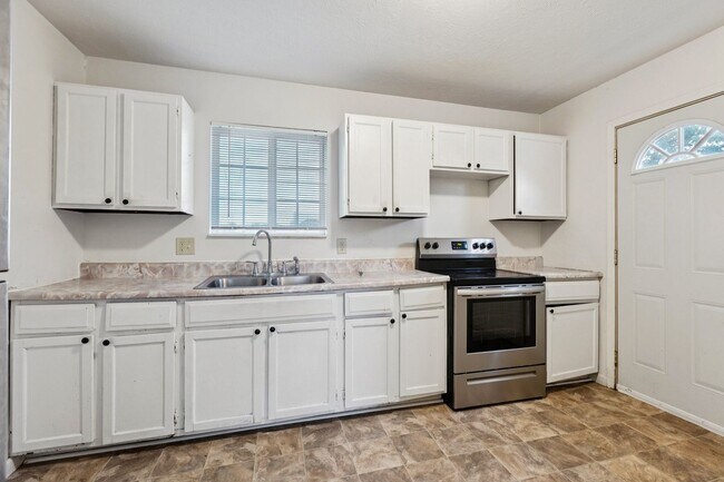 Foto del edificio - Comfortable 3 Bedroom Near 144th & Q!!