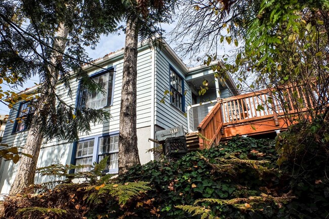 Building Photo - West Seattle with large deck in the trees!