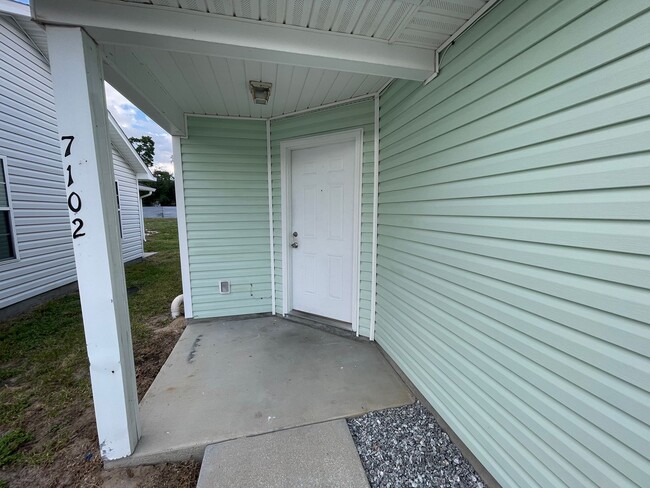 Building Photo - 7102 N Lagoon Dr