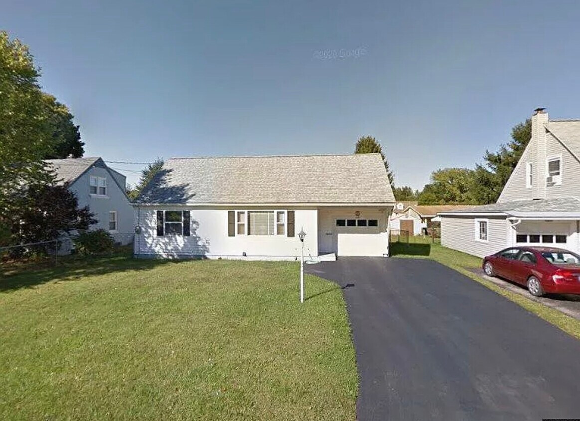 Primary Photo - 125 Lyndale Dr
