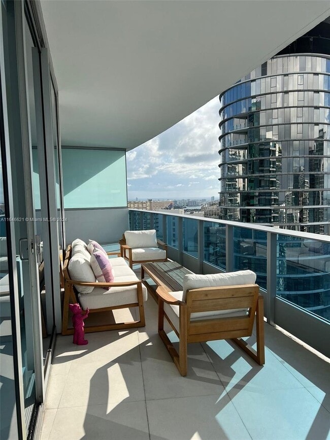 Building Photo - 200 Biscayne Blvd Way