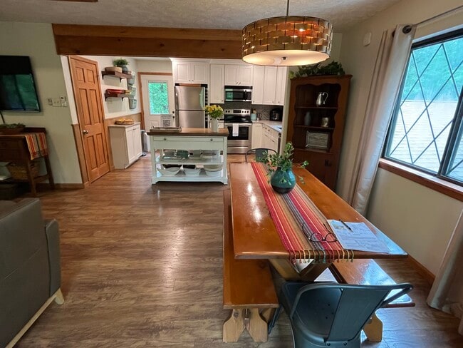 Building Photo - 161 Piney Woods Dr