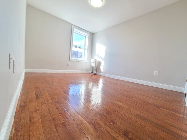 Building Photo - 118 74th St