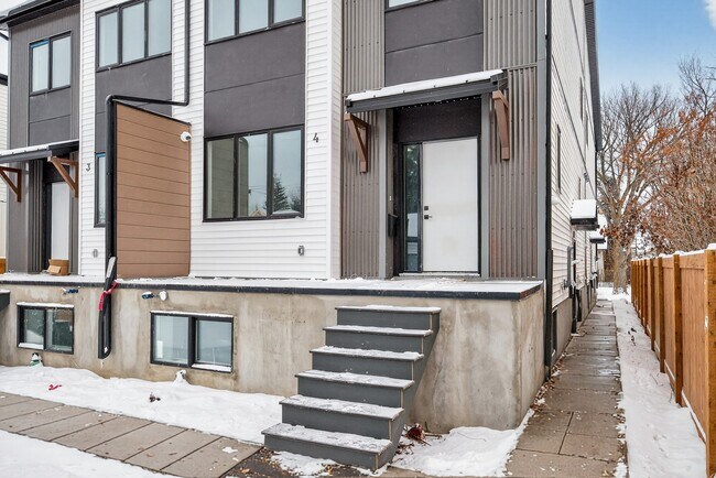 Building Photo - 10920-10130 130 St NW