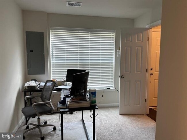 Foto del edificio - 7118 Rowlock Aly