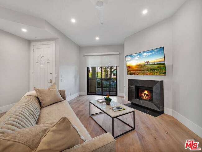 Building Photo - 241 S Lasky Dr