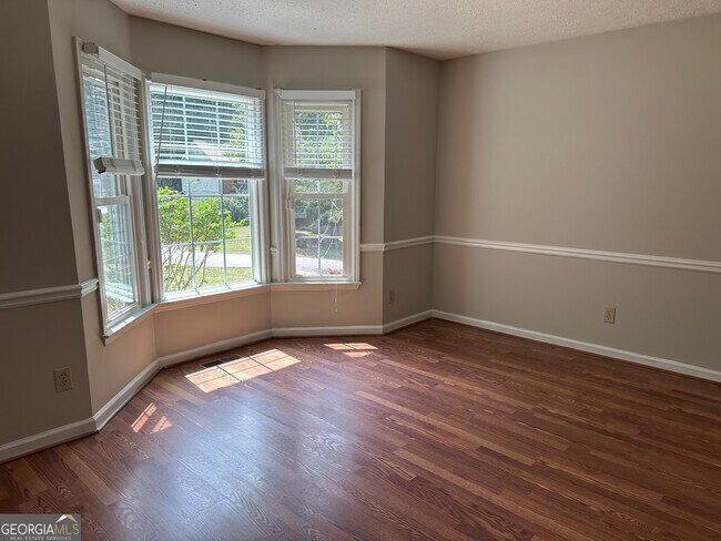 Building Photo - 2656 Ashley Dr