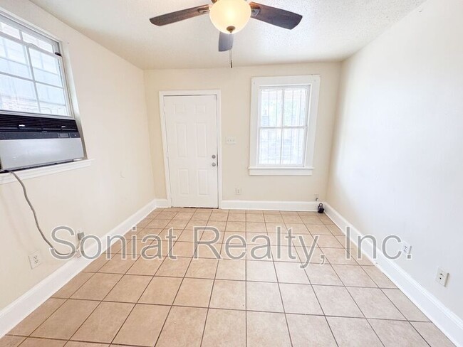 Building Photo - 7929 Oleander St