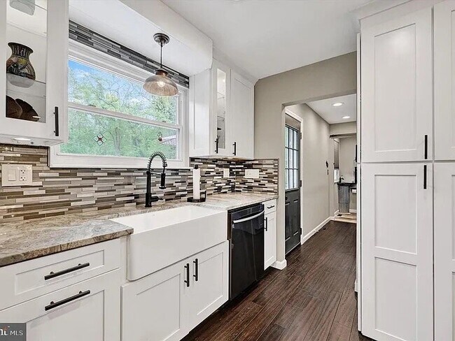 Building Photo - 4296 Wolf Hill Dr