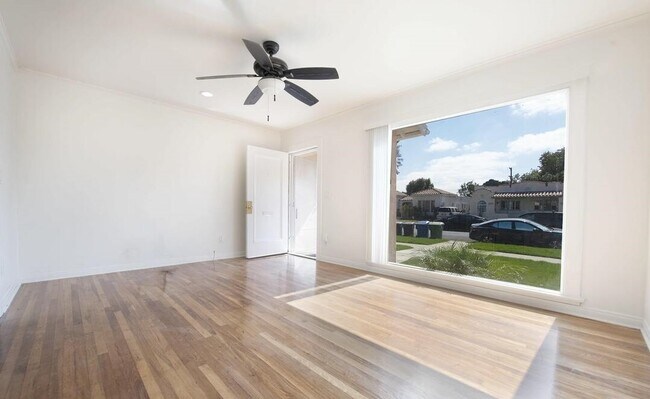 Building Photo - 2847 Somerset Dr