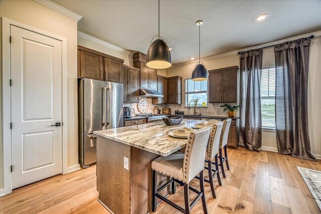 Building Photo - 905 Pullman St