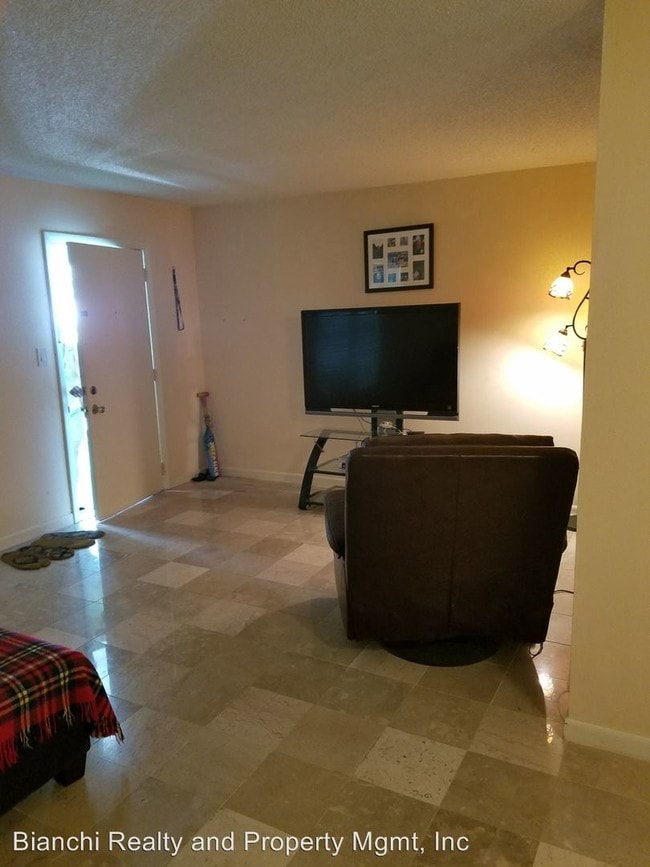 Building Photo - 1 br, 1 bath House - 17117 Gulf Blvd #432