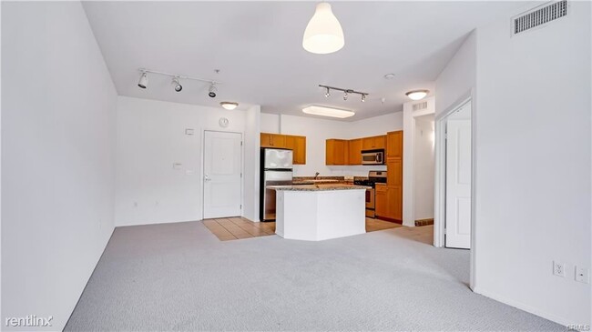 Building Photo - 2 br, 1 bath Condo - 100 S Alameda St Unit...