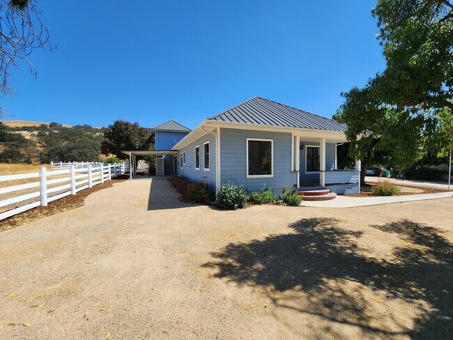 Building Photo - 5145 Ranchita Canyon Rd
