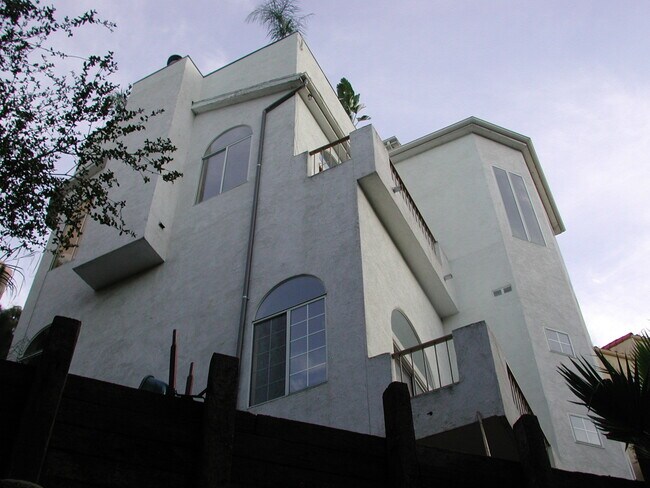 Building Photo - 3030 Passmore Dr
