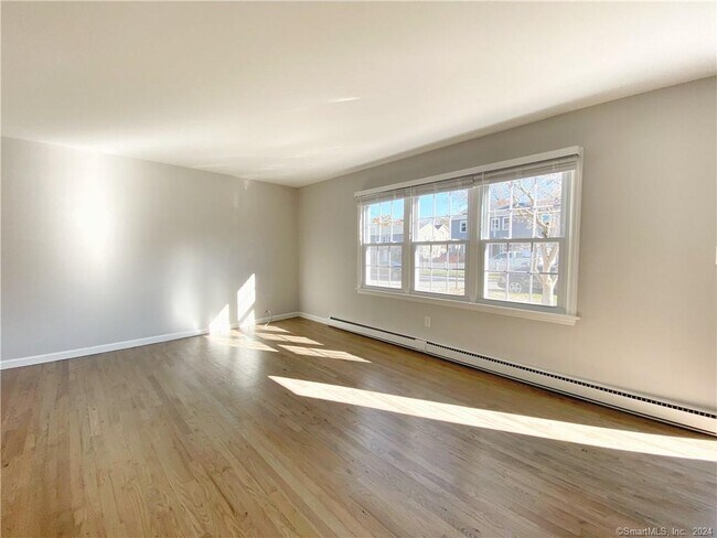 Building Photo - 52 Vitti St