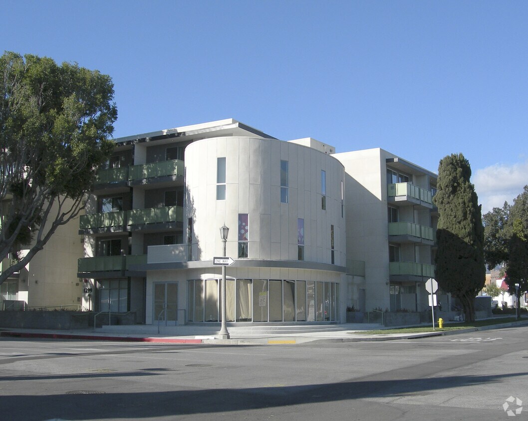 Aqua Courtyard Suites 1299 E Green St Pasadena, CA Apartments for